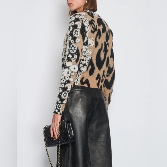 NWT CHANEL 23/A METIERS D'ART CC LEOPARD PRINT JUMPER SIZE FR 38 (UK 10) - Picture 3 of 15